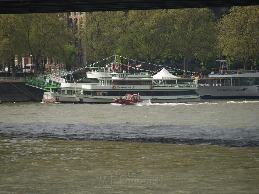 Uebungsfahrt Loeschboot und Ursula P64.JPG